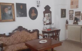 Appartamento In Palazzo Nobiliare
